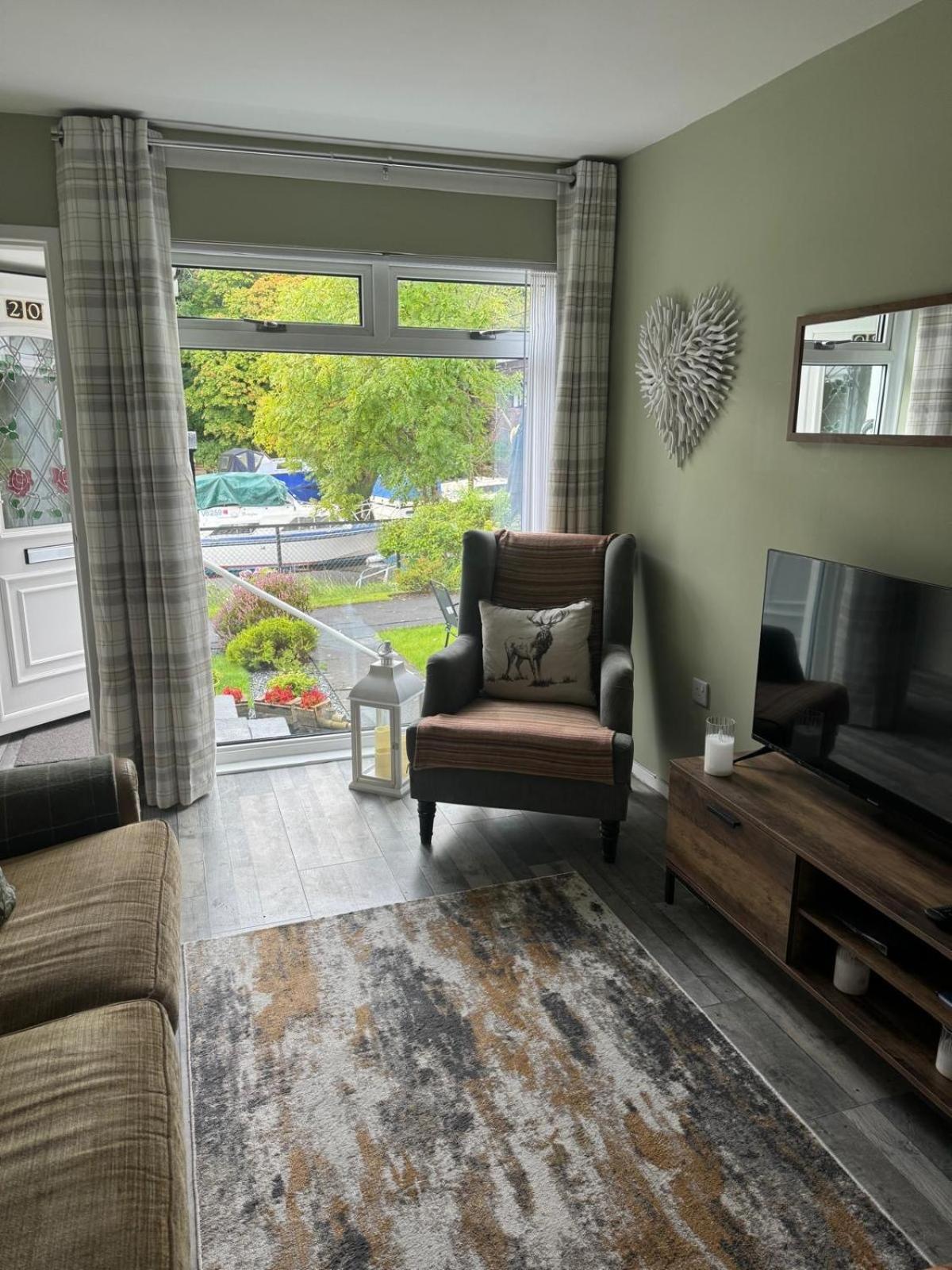 Loch Lomond Riverside Apartments B Balloch Esterno foto