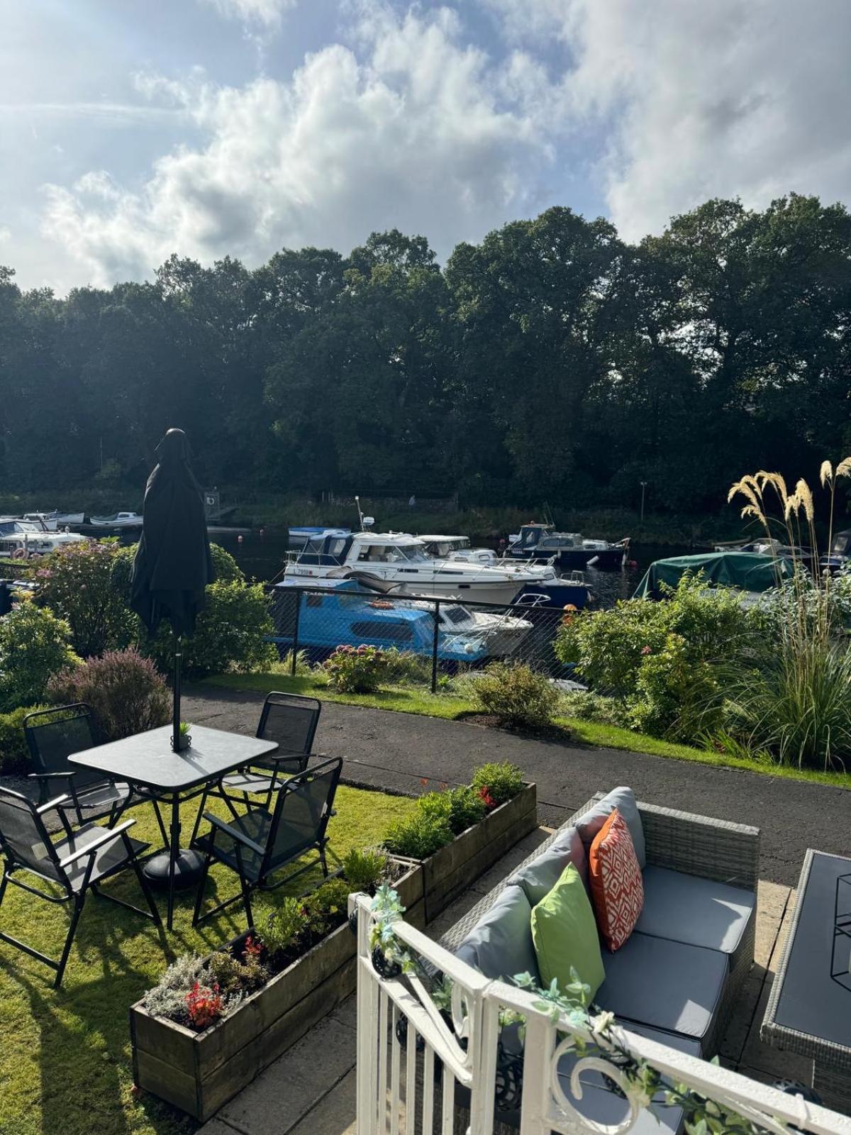 Loch Lomond Riverside Apartments B Balloch Esterno foto